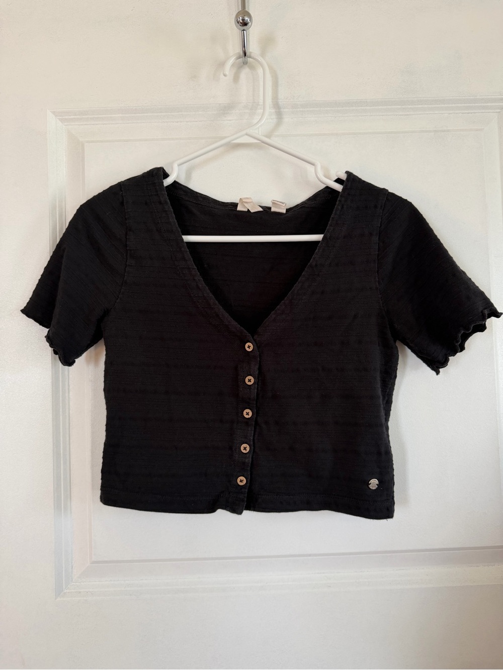 Roxy Black Short Sleeve Front Button up Cropped Top Size M 100% Cotton